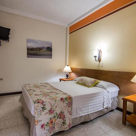 Hotel Valdivia Plaza Jardín Extérieur photo